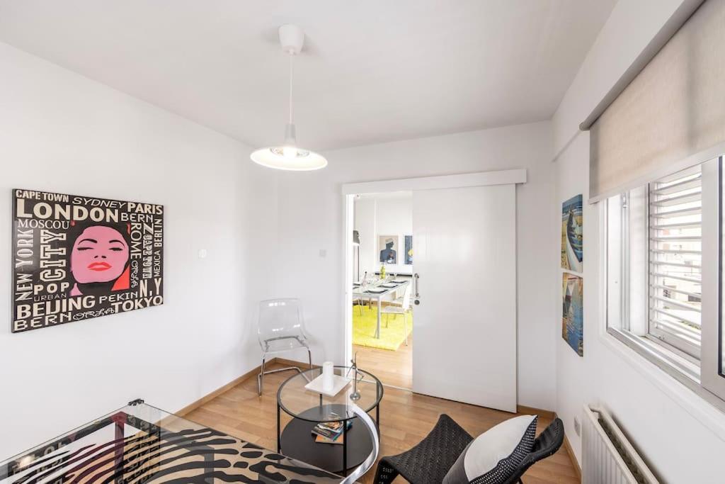 Апартаменти Luxurious Bright & Stylish 2Br With Office In Нікосія Екстер'єр фото