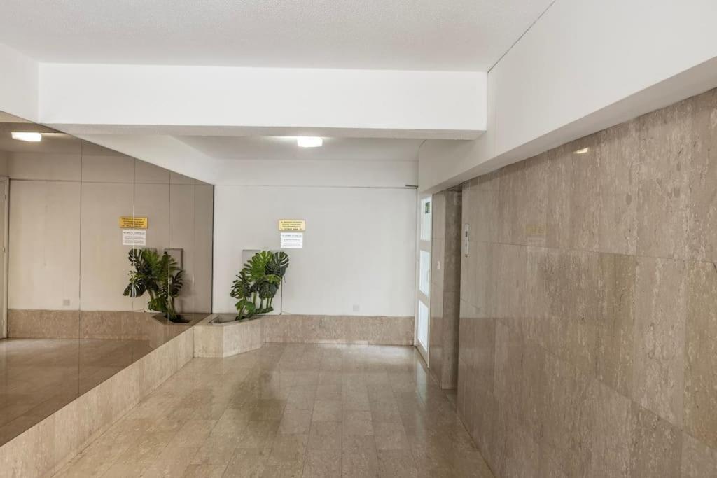 Апартаменти Luxurious Bright & Stylish 2Br With Office In Нікосія Екстер'єр фото