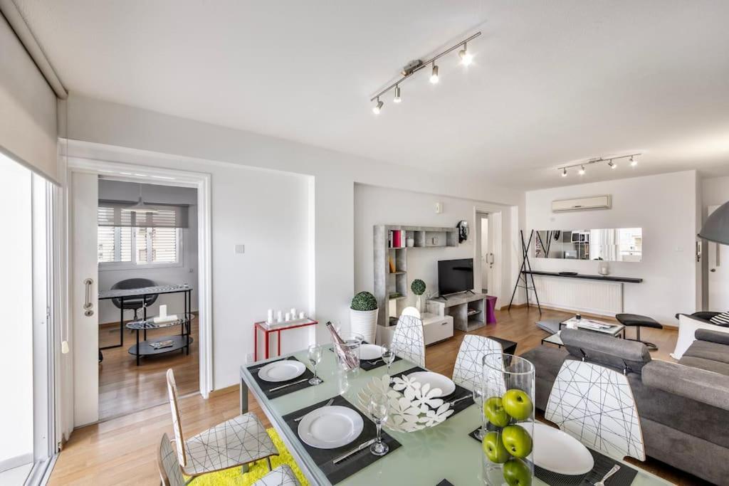 Апартаменти Luxurious Bright & Stylish 2Br With Office In Нікосія Екстер'єр фото