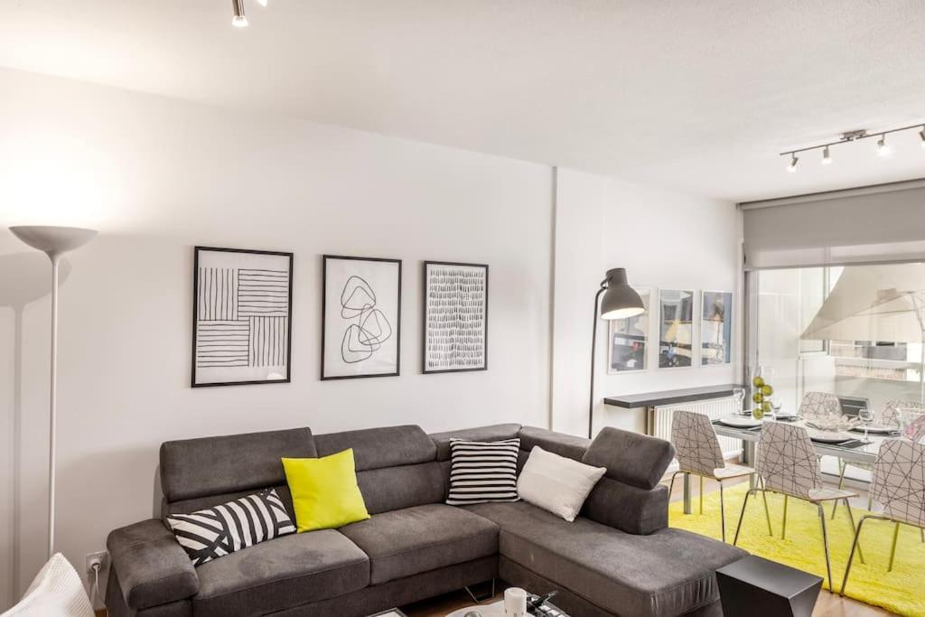 Апартаменти Luxurious Bright & Stylish 2Br With Office In Нікосія Екстер'єр фото