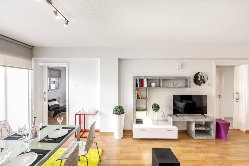 Апартаменти Luxurious Bright & Stylish 2Br With Office In Нікосія Екстер'єр фото