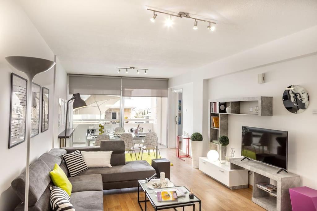 Апартаменти Luxurious Bright & Stylish 2Br With Office In Нікосія Екстер'єр фото