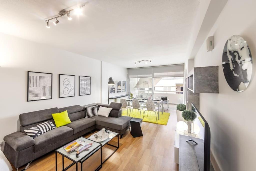 Апартаменти Luxurious Bright & Stylish 2Br With Office In Нікосія Екстер'єр фото